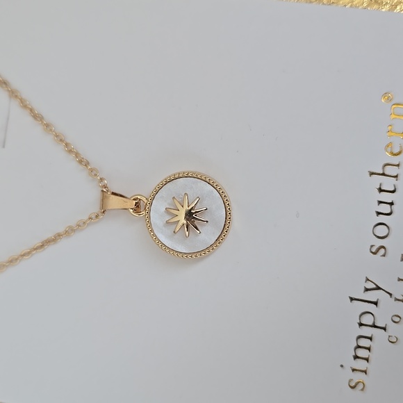 NWT Simply Southern Goldtone Dainty Sun Irredescent Necklace - Picture 2 of 3